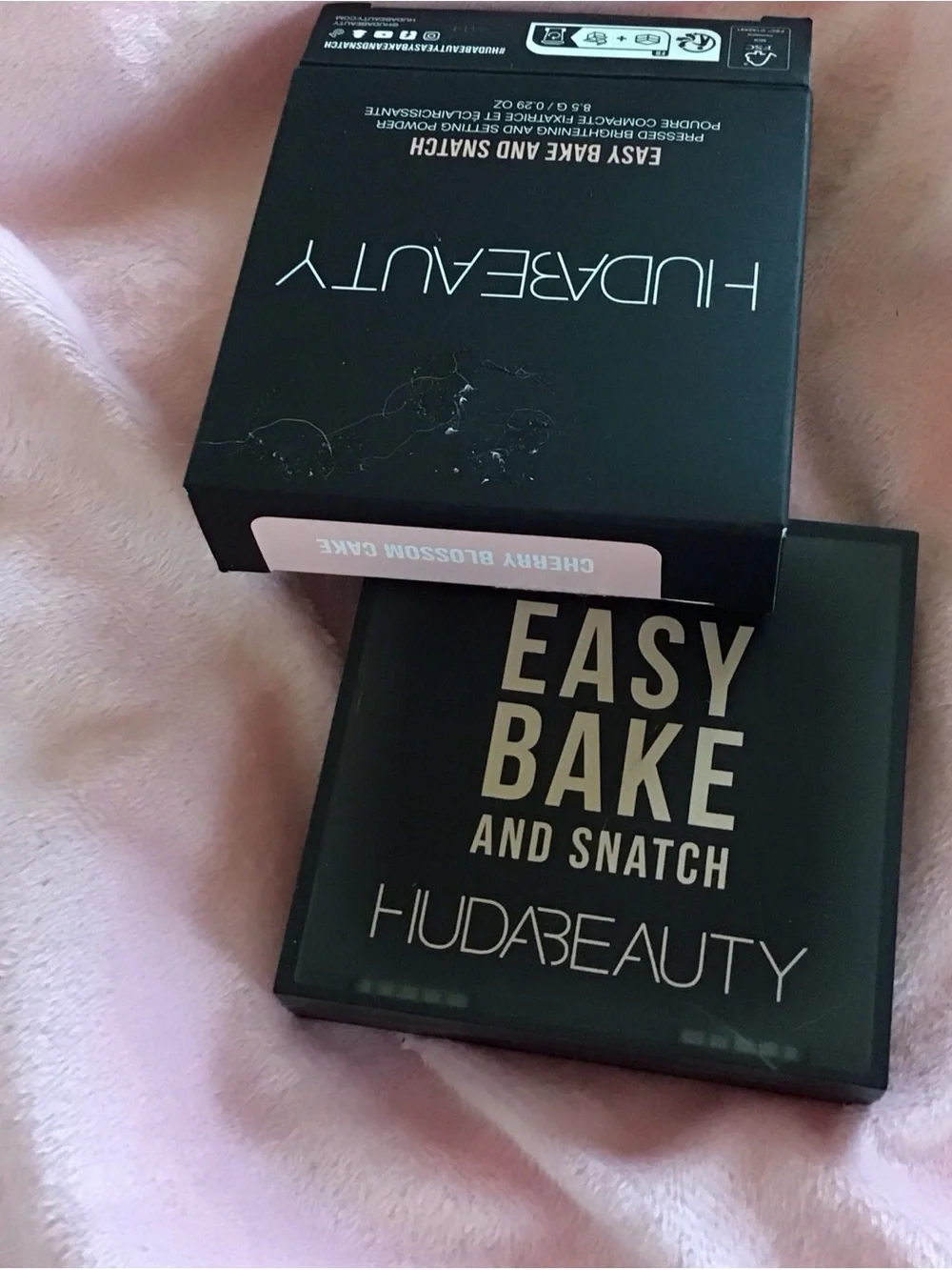 New HUDA BEAUTY Easy Bake and Snatch Face Powder Cherry Blossom Cake ultra fair